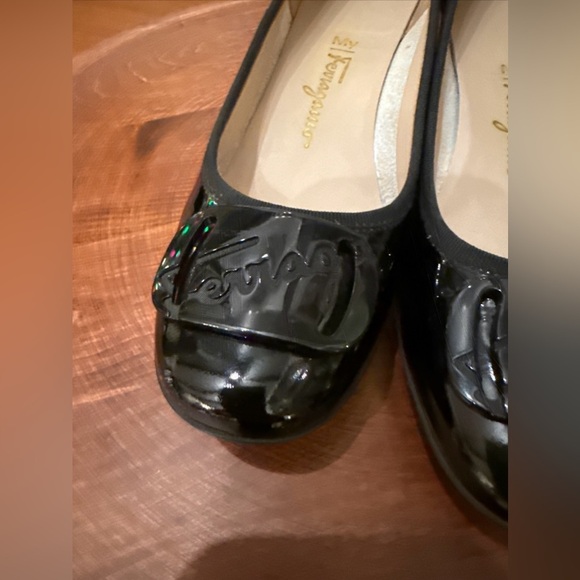 Salvatore Ferragamo Pumps Size 7  6.5? BLK Enamel Leather - Picture 2 of 16